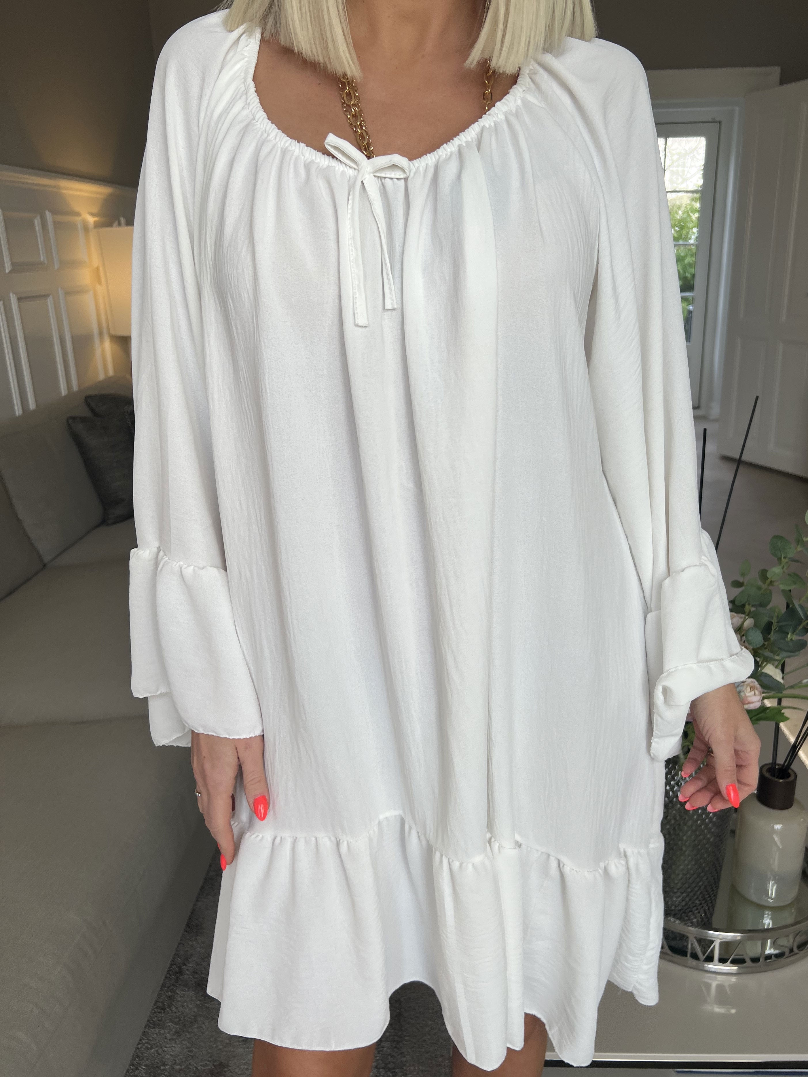 Asta - Tunikakjole med flæser og elastik i udskæringen